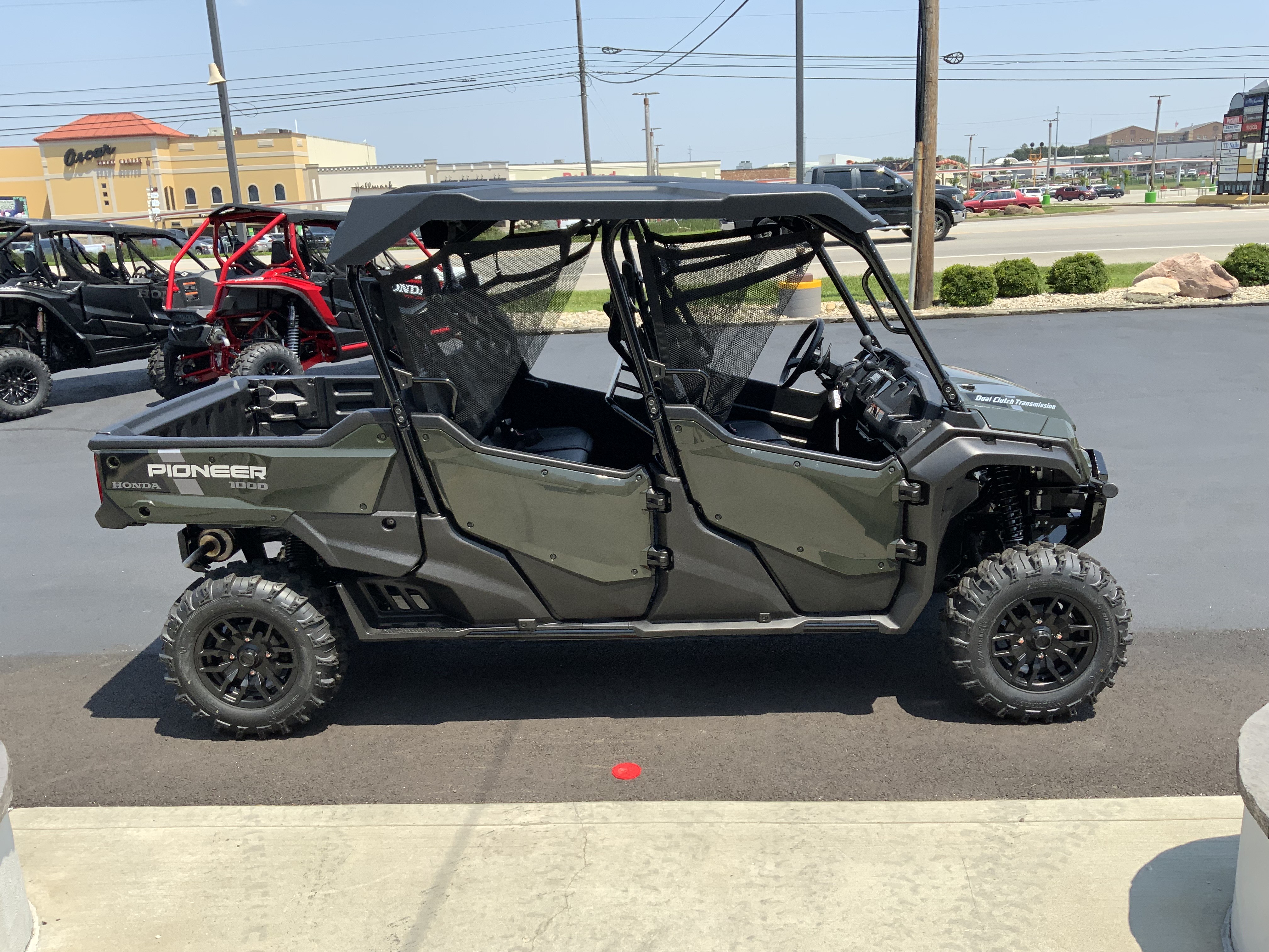 2025 Honda PIONEER 1000-6 CREW DELUXE - Photo 3